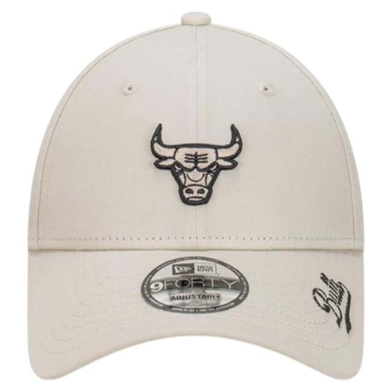 Gorro 9Forty NBA Chicago Bulls Stone Visor Script Beige - Imagen 5