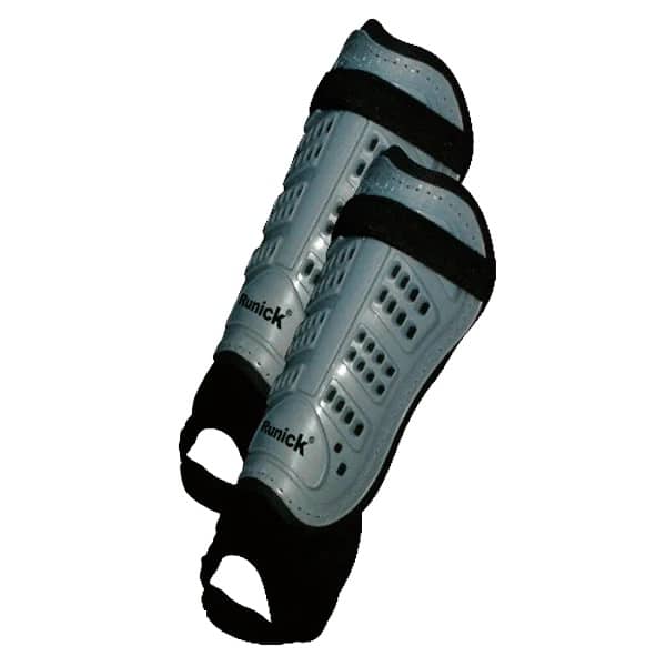 CANILLERA DE FUTBOL COBRA RUNICK TALLA M