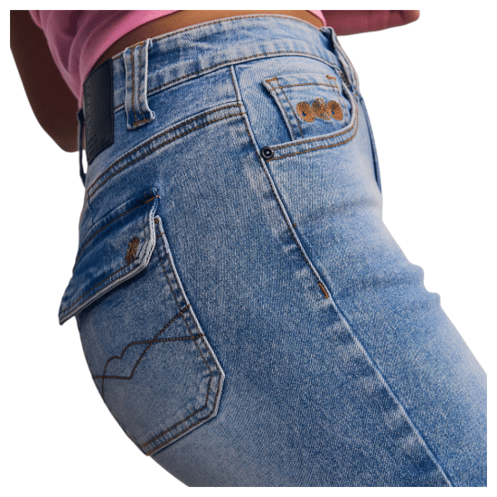 Jeans Mujer Cargo Light Blue Detalle Solapa Il Gioco - Imagen 7