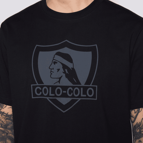 Polera Colo Colo Urbano Hombre Negro Escudo Blanco - Imagen 3