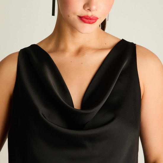 Blusa Drapeada Negra con Cadenita Ldp - Imagen 6