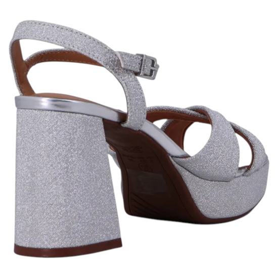 Sandalia Mujer Taco Alto Tela Shine París Metal Glamour Plata Vizzano - Imagen 4