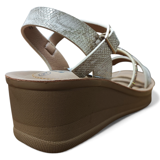 Sandalia Mujer Plataforma Beige Brillante New Walk - Imagen 4
