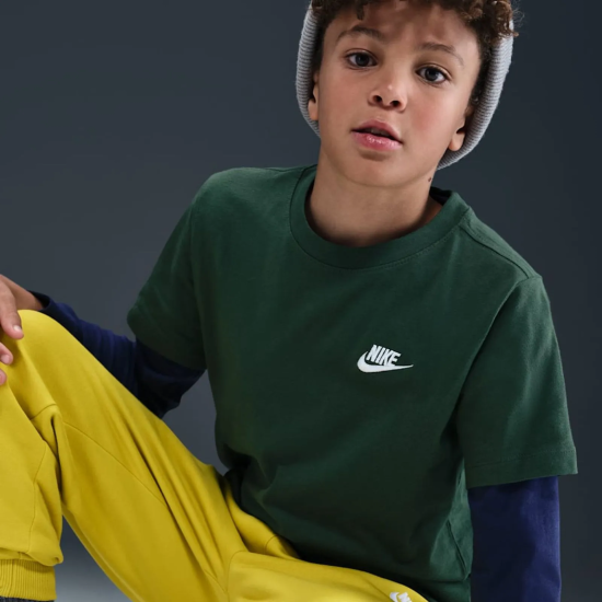 Polera infantil Sportswear Big Kids' Verde Nike - Imagen 3