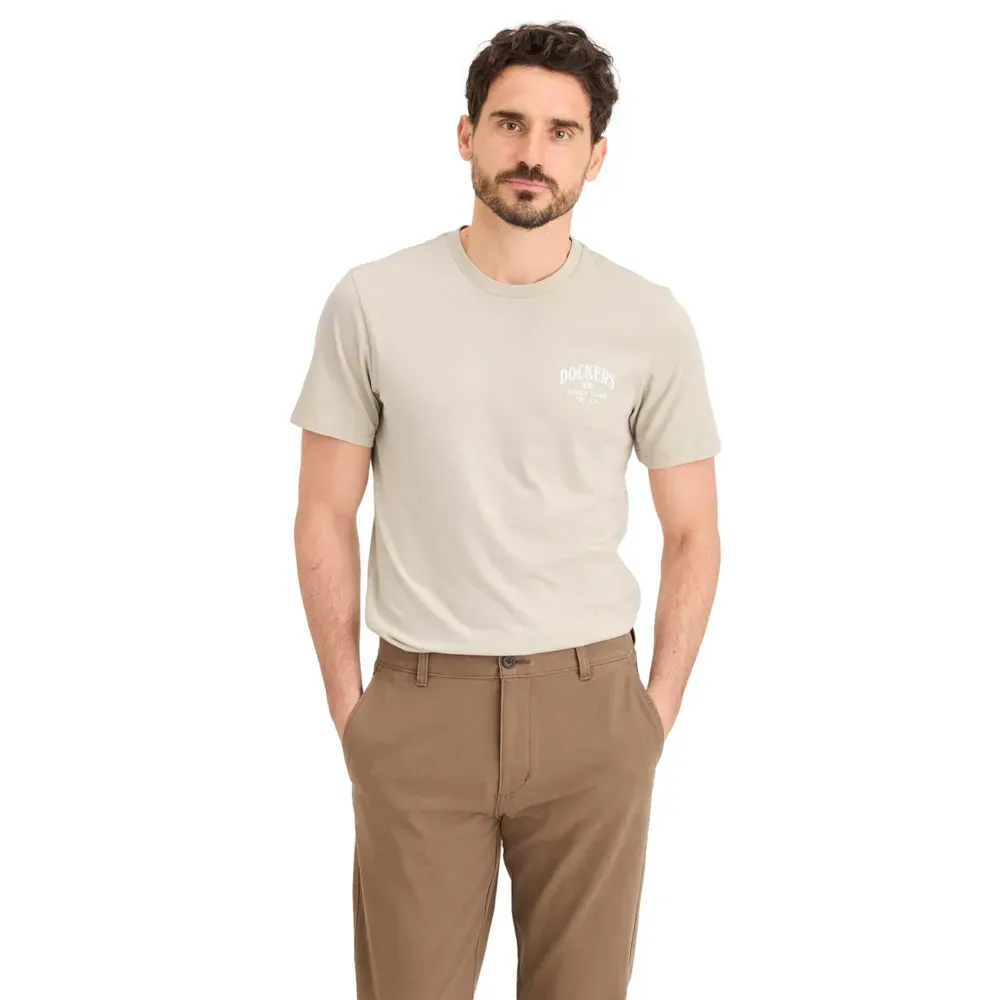 Polera Hombre Smu SS Graphic Tee Regatta Logo Dockers