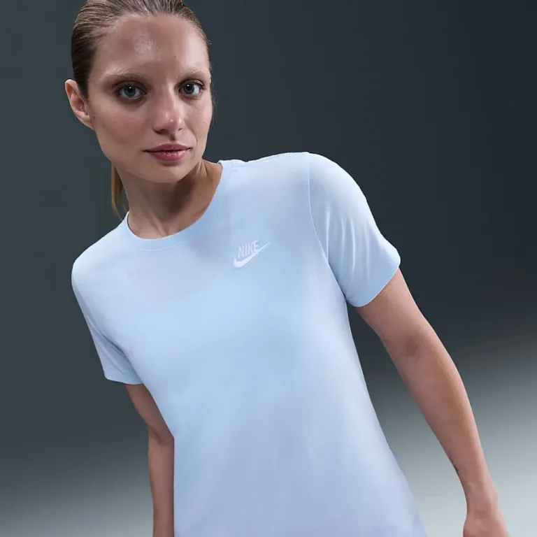 Polera Mujer Sportswear Club Essentials Nike