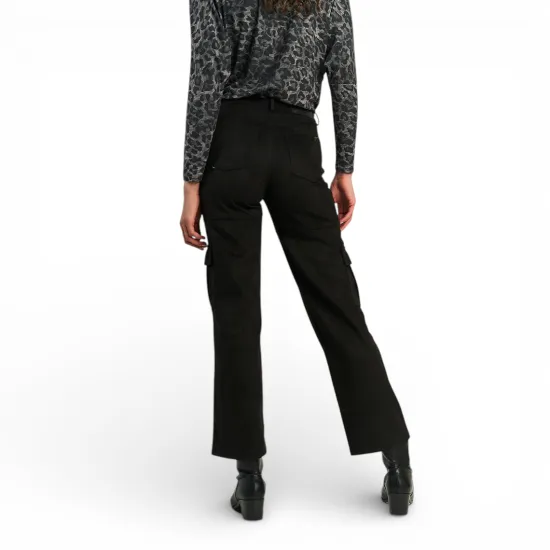 Pantalón Mujer Cargo Recto Negro Suede Ellus - Imagen 3