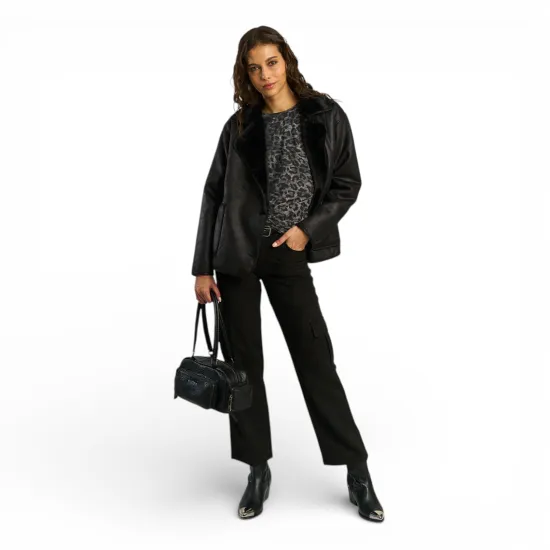 Pantalón Mujer Cargo Recto Negro Suede Ellus - Imagen 5