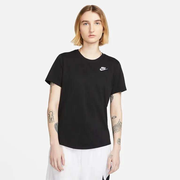 Polera Mujer Sportswear Club Essentials Nike