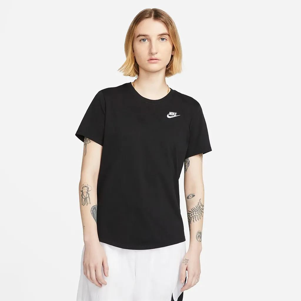 Polera Mujer Sportswear Club Essentials Nike