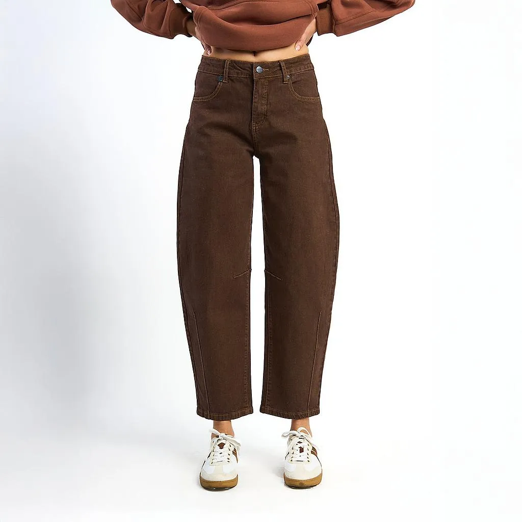 Jeans Mujer Barrel Pinzas Deep Brown Il Gioco