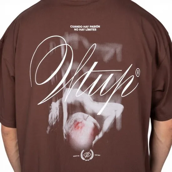 Polera Oversize Hombre Café Logo Minimal Whatup - Imagen 3