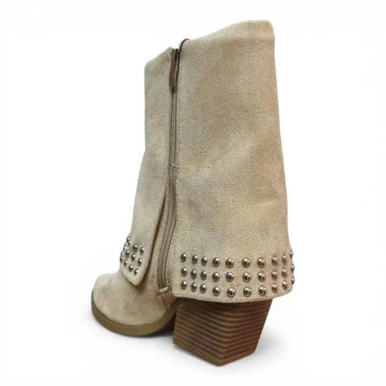 Botin Mujer Tachas Beige Microfibra Taco Medio Estilo Western Poeme - Imagen 5