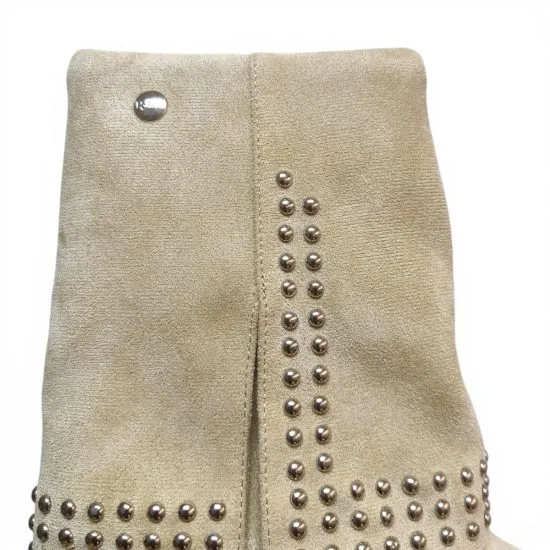 Botin Mujer Tachas Beige Microfibra Taco Medio Estilo Western Poeme - Imagen 9