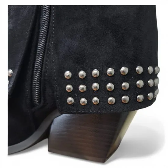 Botin Mujer Negro Tachas Microfibra Taco Medio Poeme - Imagen 2