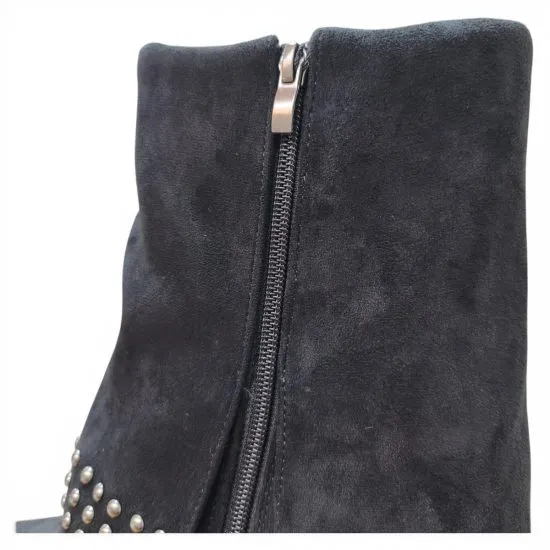 Botin Mujer Negro Tachas Microfibra Taco Medio Poeme - Imagen 3