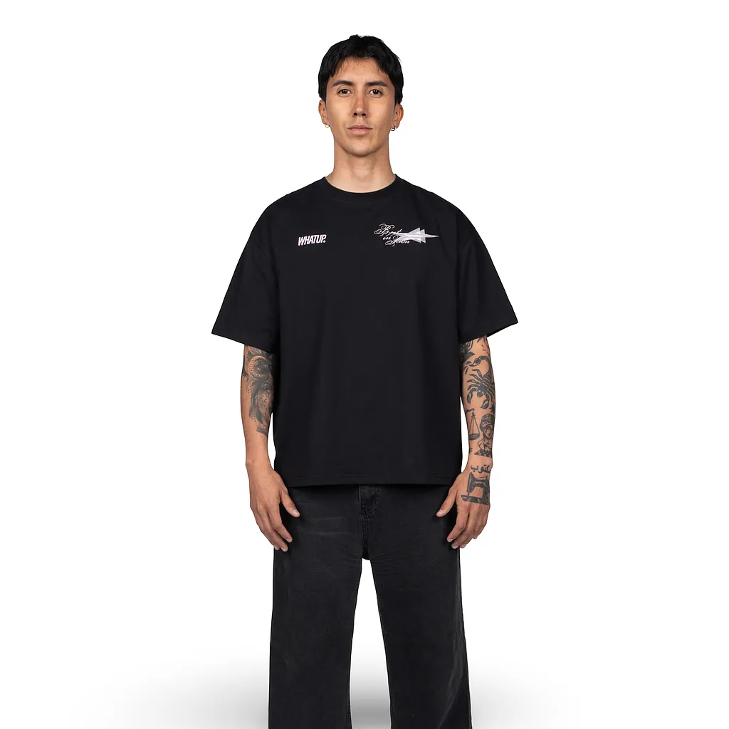 product_template_157657.png Polera Hombre Oversize Negra Estampado Logo Rosado Whatup