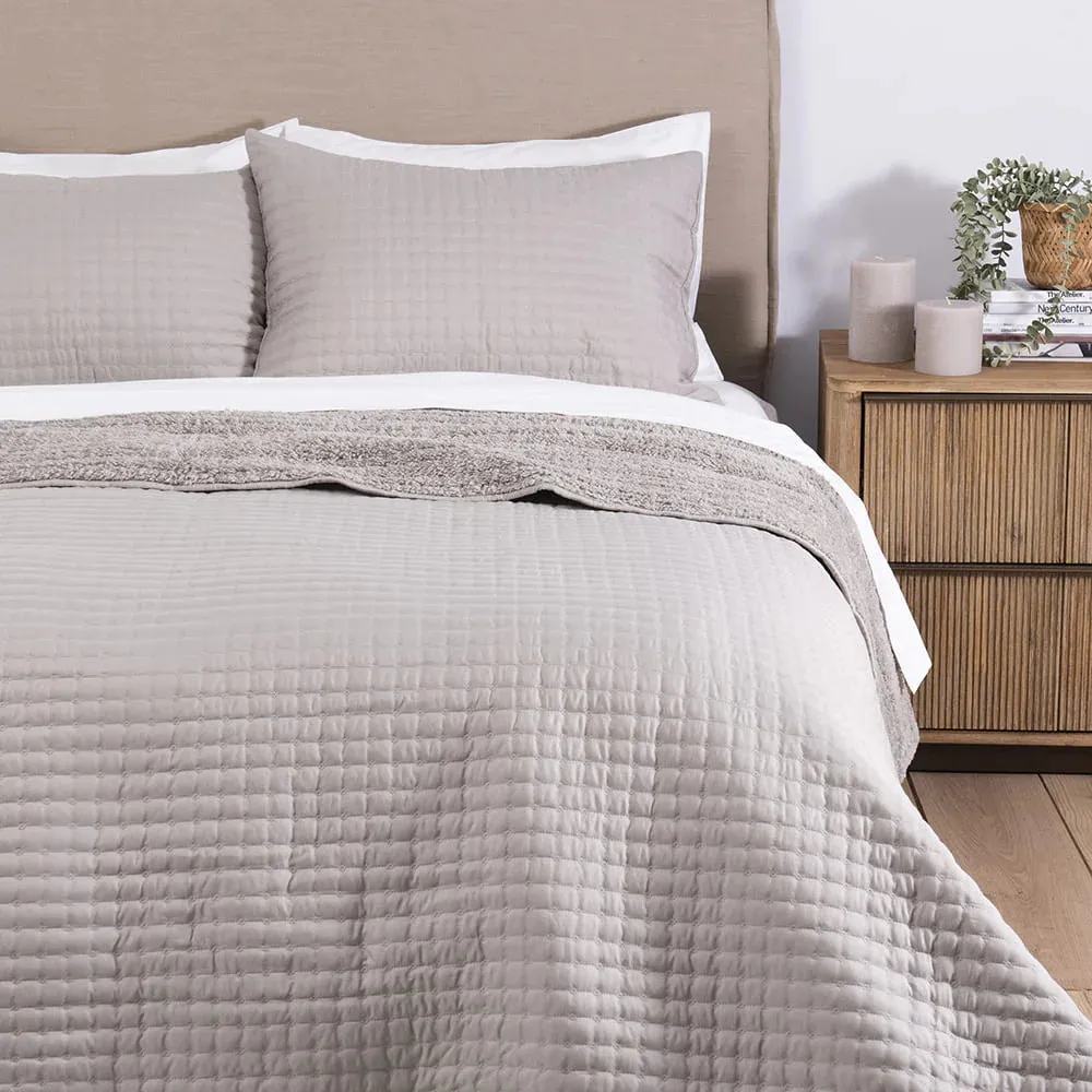 Cubrecama Quilt Lineal Sherpa 2 Plazas Taupe Fabrics