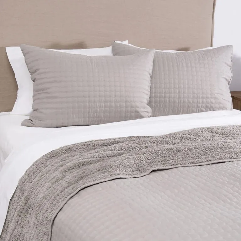 Cubrecama Quilt Lineal Sherpa King Taupe Fabrics