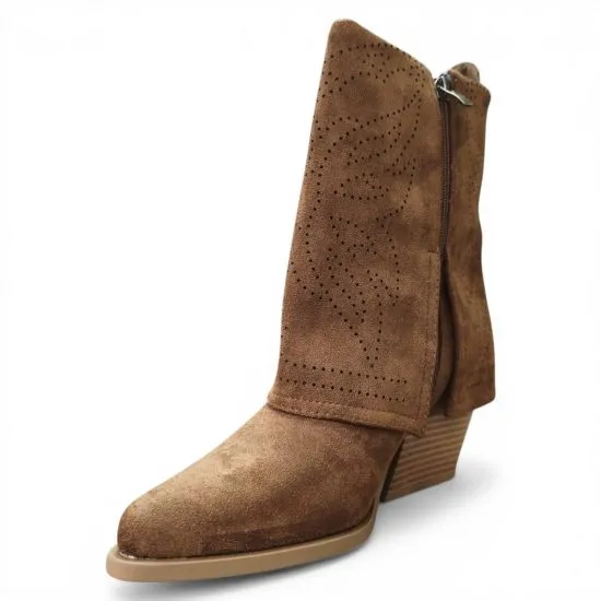 Botin Mujer Brown Microfibra Perforada Taco Medio Poeme - Imagen 4